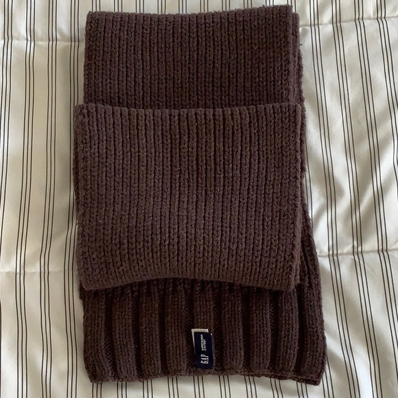 Gap men’s SCARF 70x8 inches - Picture 2 of 5